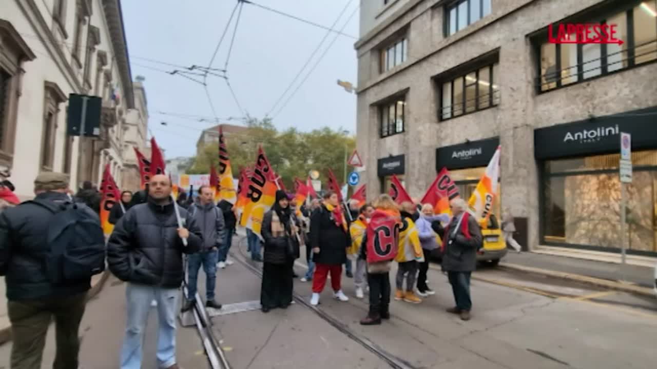 Sciopero generale 29 novembre, il corteo per le strade di Milano