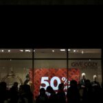 Black Friday 2024, quando e quanto hanno comprato gli italiani oggi: il reportage a Roma