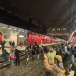 Sciopero generale, a Torino gli studenti occupano i binari a Porta Susa