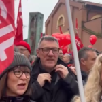 Sciopero generale, Landini canta con le lavoratrici di La Perla