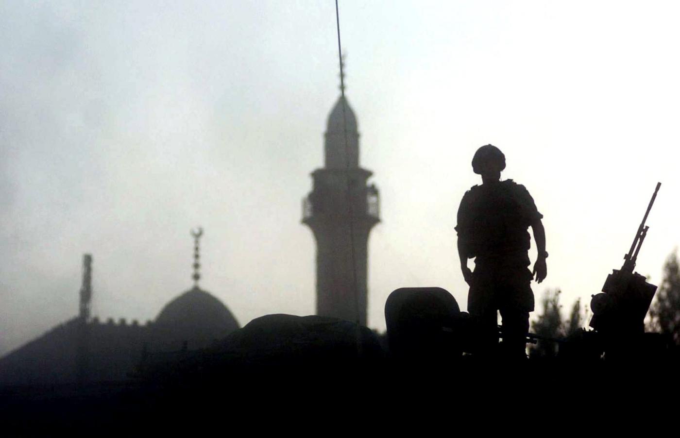 Israele colpisce siti al confine Siria-Libano: usati da Hezbollah per armi