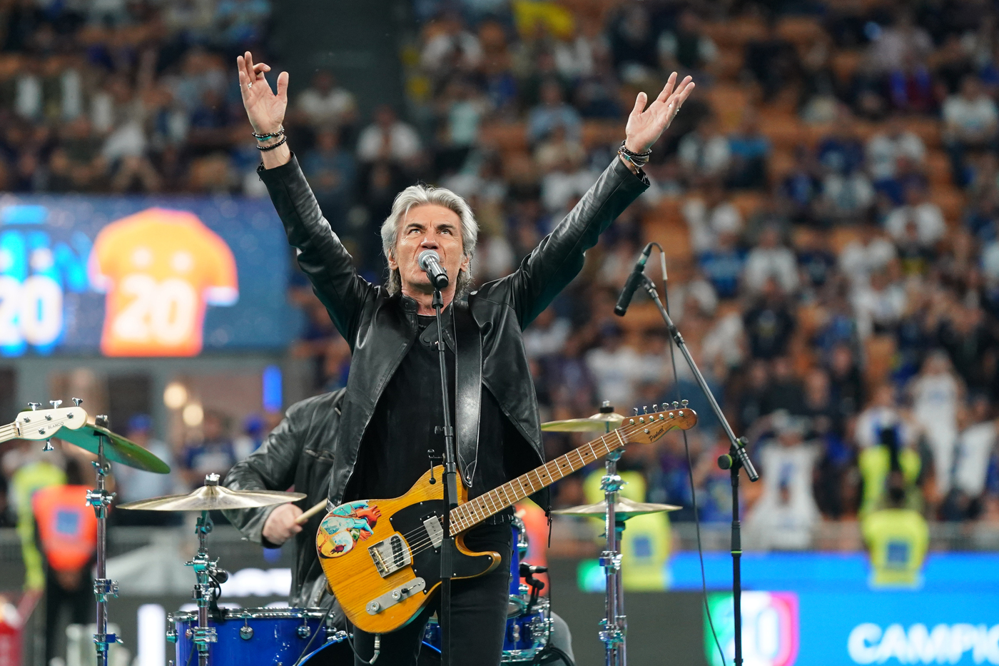 Ligabue raddoppia: dopo Campovolo show alla Reggia di Caserta Ligabue raddoppia: dopo Campovolo show alla Reggia di Caserta