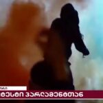 Georgia, nuova notte di scontri a Tbilisi: i manifestanti erigono barricate improvvisate