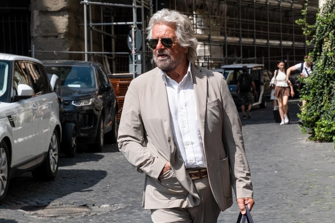 M5S, Grillo posta foto con Casaleggio: “Domani delicato messaggio da annunciare”