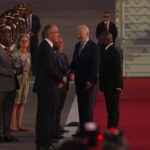 Angola, Biden atterrato a Luanda: al via la visita del presidente Usa
