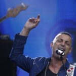 Sanremo 2025, tiene banco lista cantanti esclusi e valzer co-conduttori