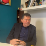 Mammucari torna a teatro con “Appuntamento al buio”: “Uno spettacolo comico che parla di sesso, rapporti e matrimoni”