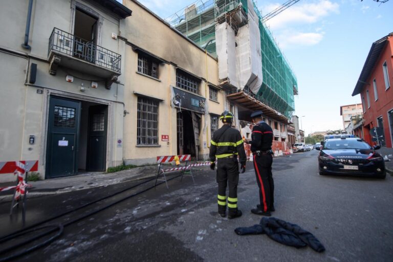 Milano - Tre morti nell’incendio di un magazzino in via Ermenegildo Cantoni