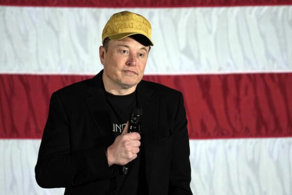 Elon Musk in campagna elettorale pro Trump a Folsom