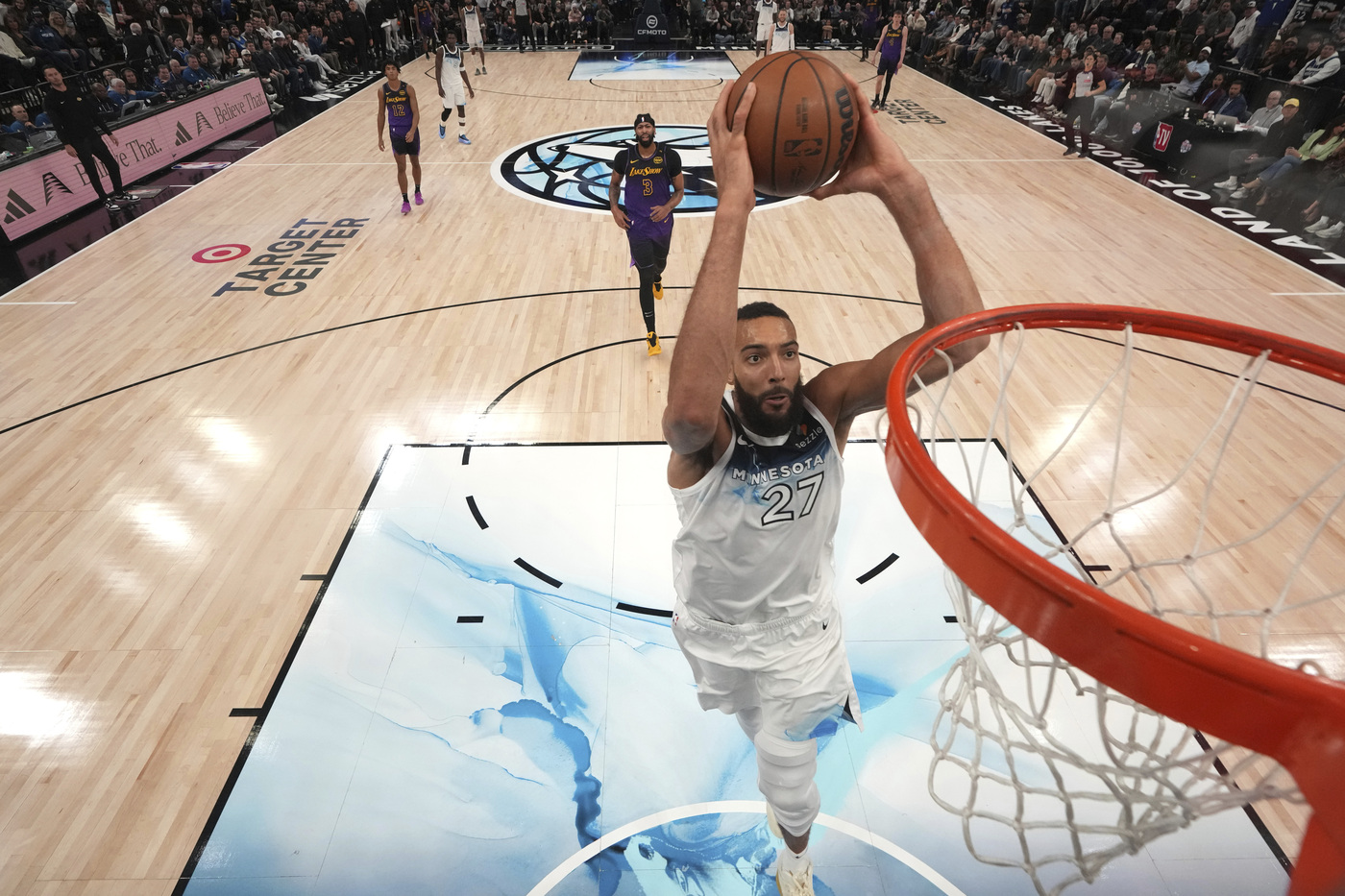 Nba: tonfo Lakers in Minnesota, vincono i Celtics