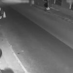 Milano, tre arresti per rogo di via Cantoni: il responsabile immortalato mentre appicca l’incendio