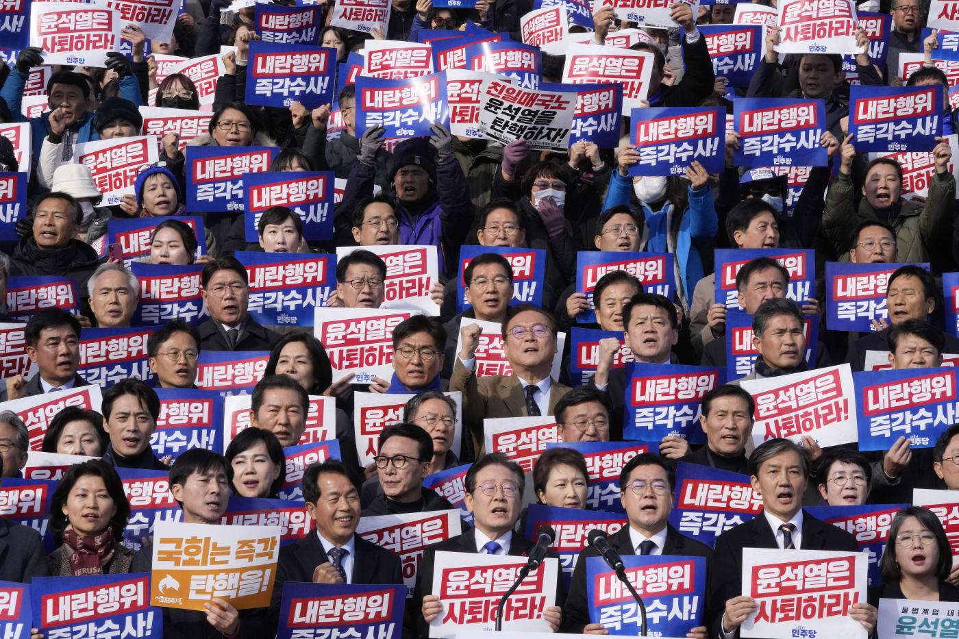 Corea del Sud, opposizioni chiedono impeachment Yoon dopo legge marziale. Voto il 6 o 7 dicembre