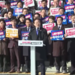 Sud Corea, l’opposizione chiede a Yoon Suk-yeol di dimettersi