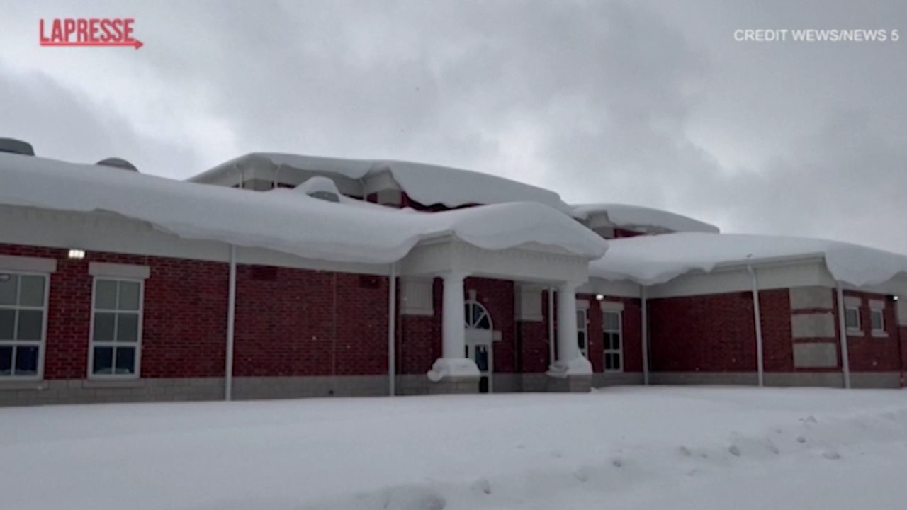 Usa, tempesta di neve in Ohio: crolla il tetto di una scuola