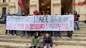 Roma, studenti dei licei occupati protestano al Mim: “Non criminalizzate il dissenso”