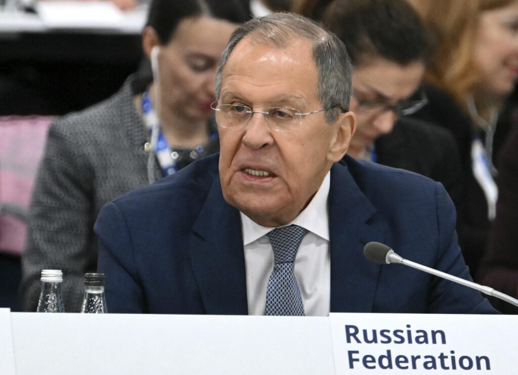 Ucraina, Lavrov: “C’è rischio che Guerra Fredda entri in una fase calda”