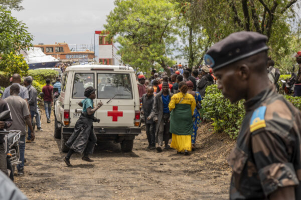 Congo: si rovescia traghetto che rasportava centinaia di persone