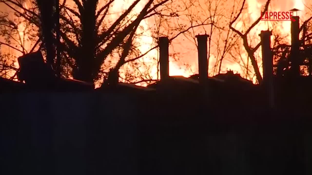 Maryland, incendio a Baltimora: centinaia di vigili del fuoco al lavoro