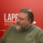 Teatro, Stefano Fresi mattatore in ‘Dioggene’: “Una bella prova d’attore, tre lingue diverse e tre personaggi diversi”