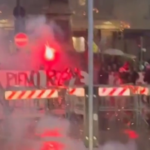 Teatro Scala, manifestanti lanciano petardi e fumogeni vicino alla ‘zona rossa’