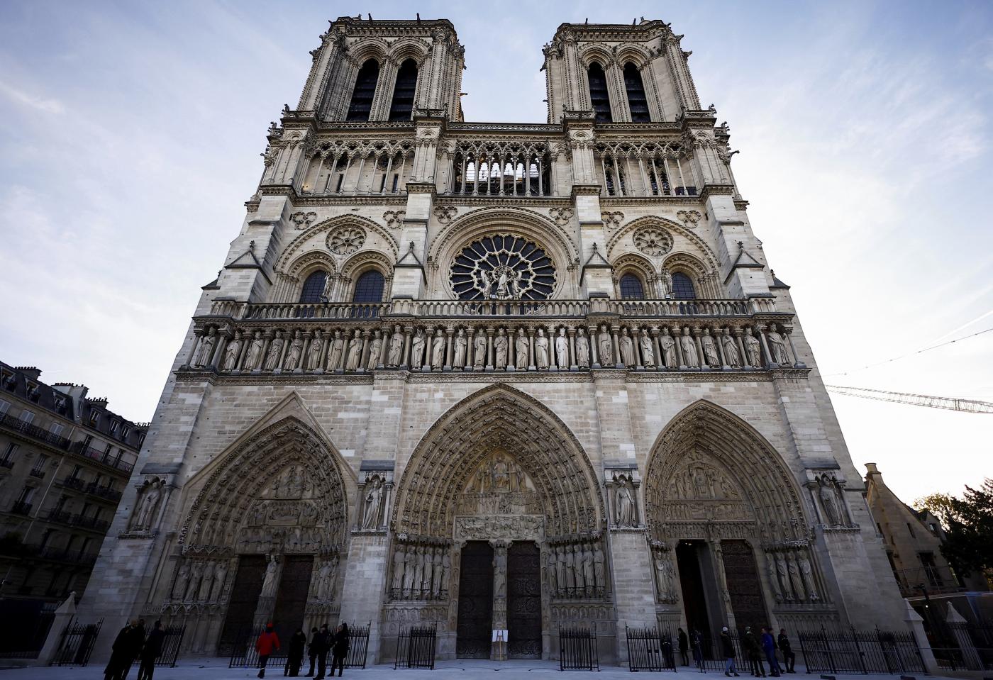 Parigi, Notre Dame riapre le porte dopo l’incendio: oggi la cerimonia