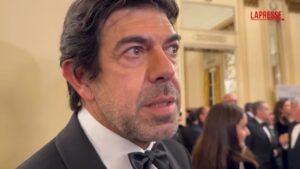 Prima della Scala, Favino: “Da tutta la cultura arriva messaggio di pace”