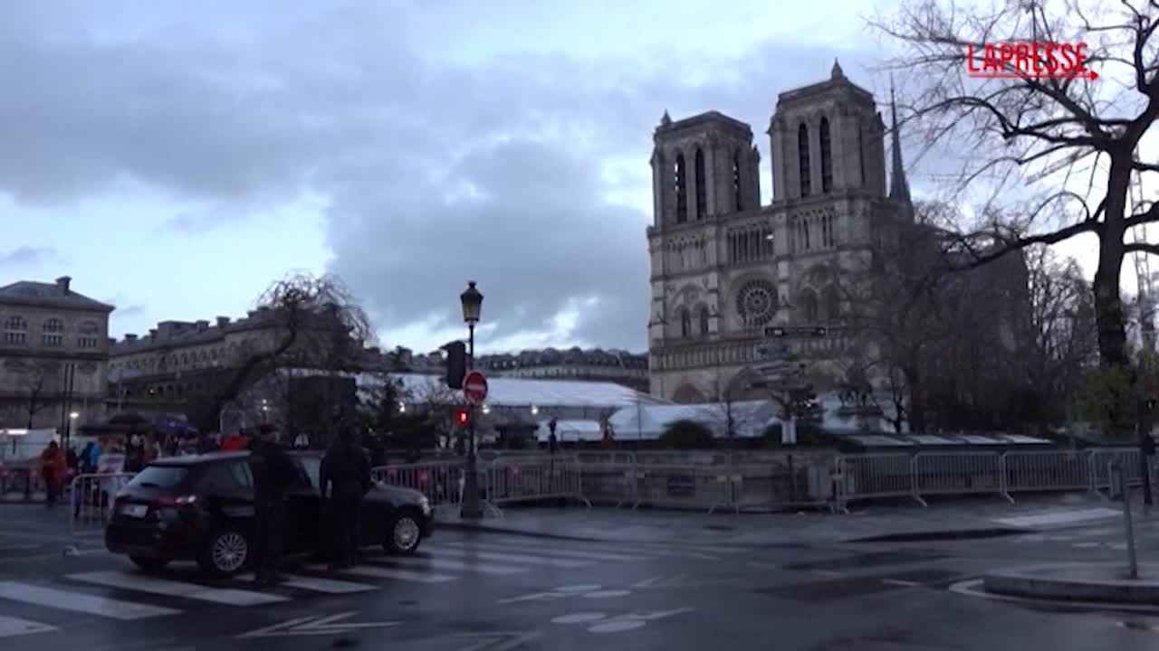 Parigi, Notre Dame: agenti e militari schierati per la cerimonia di riapertura