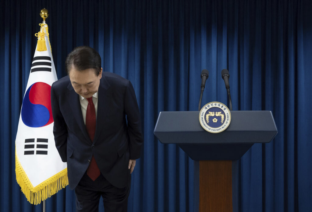 Sud Corea, Yoon si scusa per la legge marziale e prova a evitare impeachment