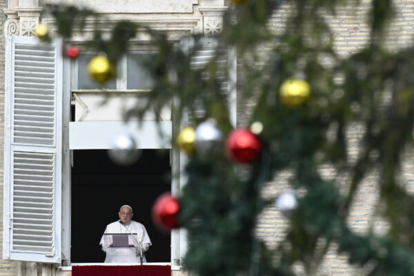 Papa Francesco, appello alla comunità internazionale: “Cessate il fuoco a Natale”