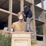 Siria, i curdi rimuovono le statue di Assad