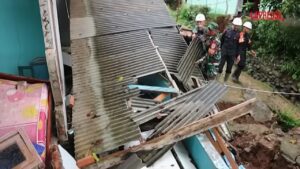 Indonesia, villaggi seppelliti dalle frane a Giava: 10 morti