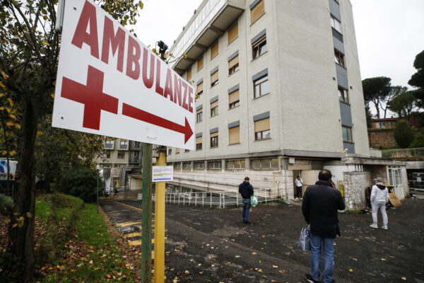 Roma, accettazione del reparto Covid 2 del Policlinico Gemelli