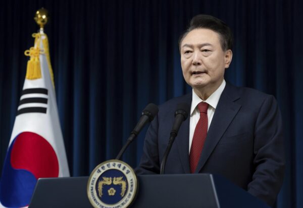 Corea del Sud, il presidente Yoon Suk Yeol si scusa in tv con la nazione per la legge marziale