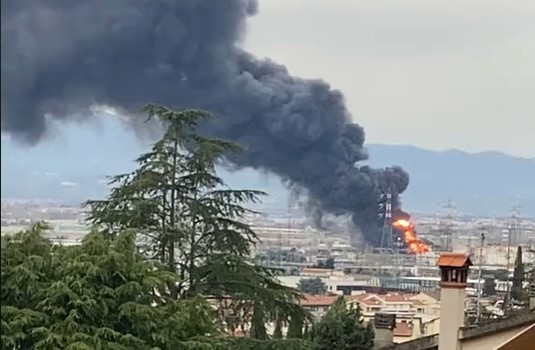 Firenze, esplosione in raffineria Eni a Calenzano: due morti e tre dispersi