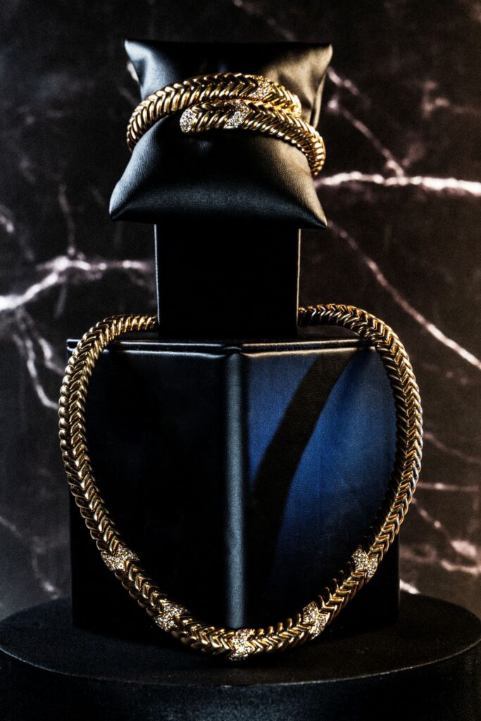 Galleria foto 'Gioielli, a Roma asta da 700 mila euro con 2 gemme rare e 120 preziosi' - foto 3