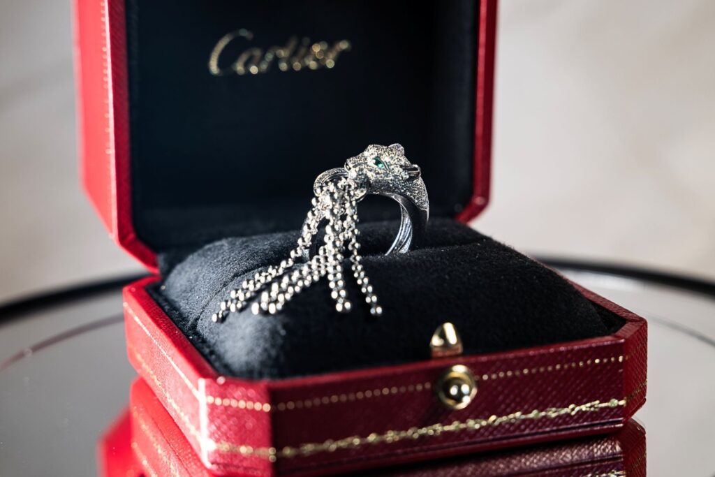 Galleria foto 'Gioielli, a Roma asta da 700 mila euro con 2 gemme rare e 120 preziosi' - foto 4