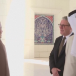 Emirati Arabi, il premier inglese Starmer visita la Grande Moschea