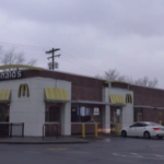 Omicidio Brian Thompson, il ristorante McDonald’s dove è stato arrestato Luigi Mangione