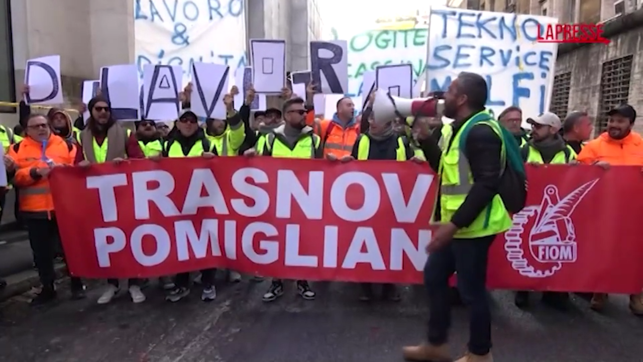 Stellantis, Trasnova in piazza a Roma contro i licenziamenti