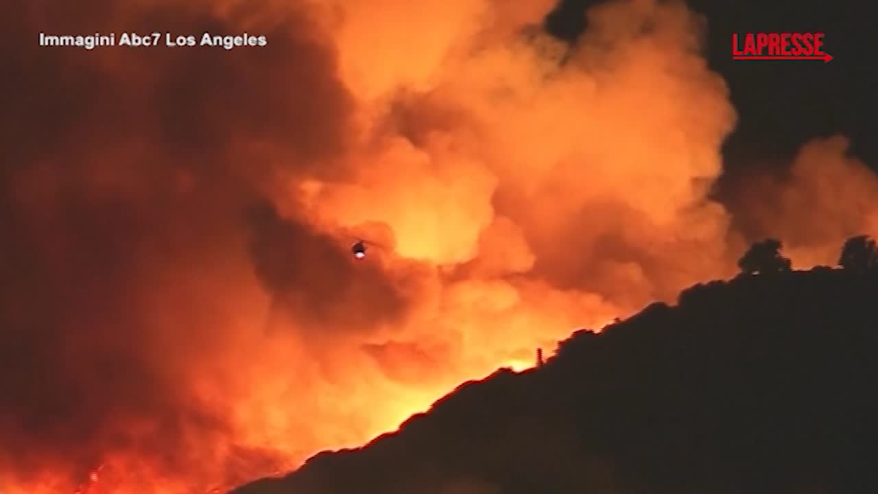 California, incendio a Malibu: evacuata un’università