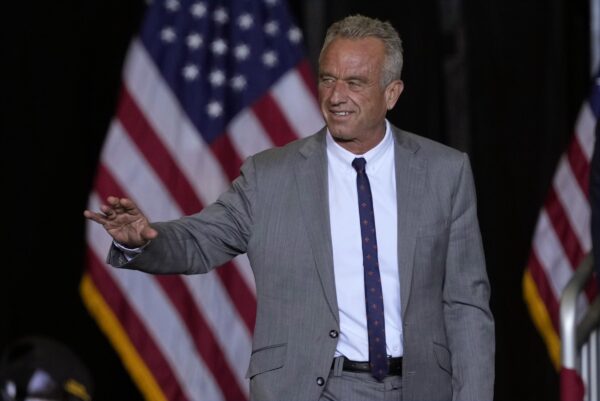 Usa, lettera di 75 Premi Nobel al Senato: “No a Robert Kennedy Jr. alla Sanità”