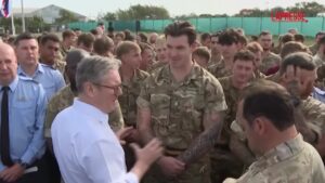 Cipro, Starmer visita le truppe britanniche sull’isola