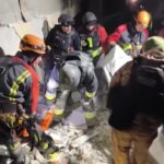 Ucraina, clinica colpita a Zaporizhzhia: si scava tra le macerie