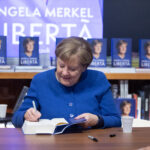 Ue, Angela Merkel: “Non può restare cristallizzata nella sua forma attuale”