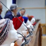 Napoli, copricapo per pazienti oncologiche realizzati da donne migranti