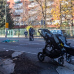 Milano, tir travolge mamma con i due bimbi e scappa: morta 34enne. Fermato conducente