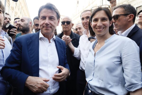 Manifestazione per la difesa della Costituzione Italiana convocata dalle forze di opposizione in piazza Santi Apostoli