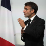 Francia, l’Eliseo annuncia: “Domattina sarà nominato il primo ministro”