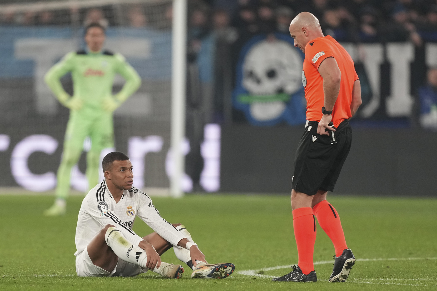 Real Madrid, infortunio per Mbappè: Coppa Intercontinenale a rischio Real Madrid, infortunio per Mbappè: Coppa Intercontinenale a rischio