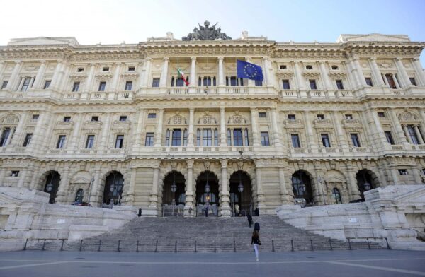 Cassazione, senatori opposizioni presentano firme referendum su riforme costituzionali